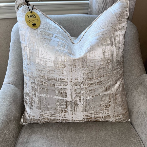 1-NWT CALLISTO HOME DECORATIVE PILLOW (Please read directions for details) - Picture 5 of 16